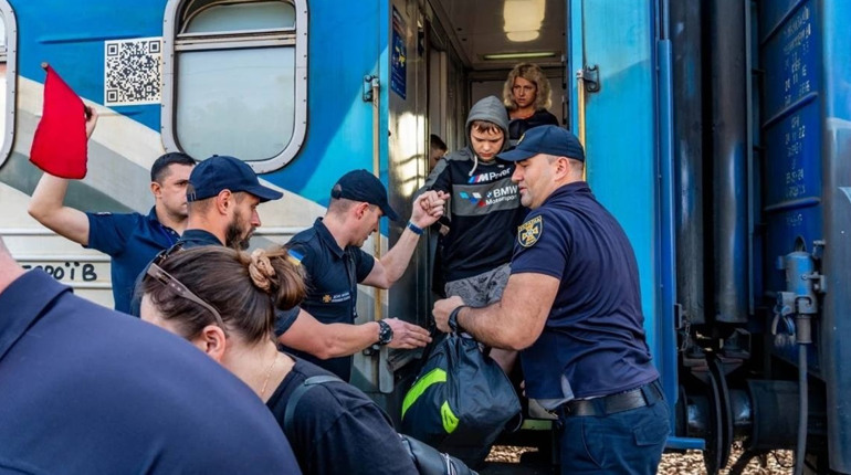 Херсонське видання повідомило про евакуацію дітей до Тернополя з Херсона: це неправда