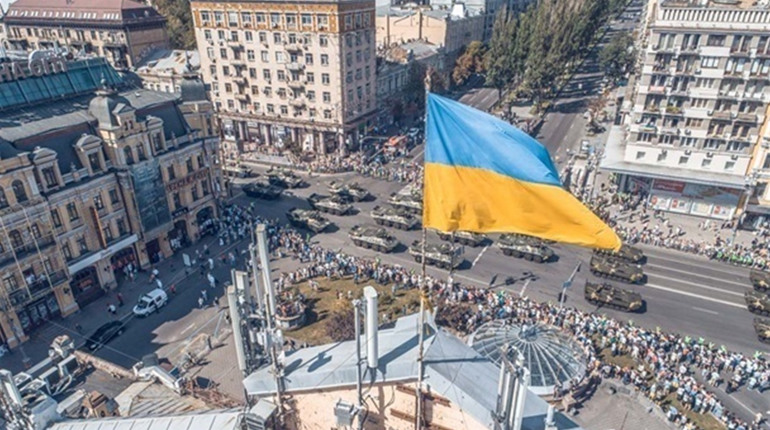 Хода Гідності: військові, оркестр та зірки шоу-бізнесу