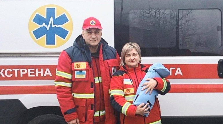 У кареті екстренки народилася дівчинка: вітаємо родину великобурлучан і дякуємо медикам