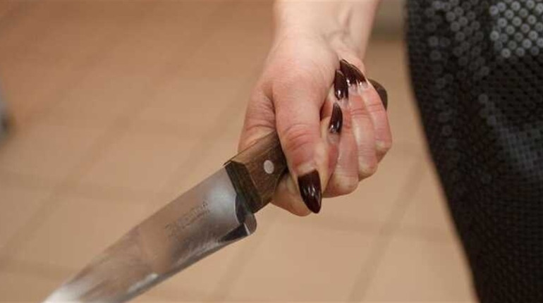 У Нетішинській громаді 48-річна жінка зарізала свого чоловіка під час обіду