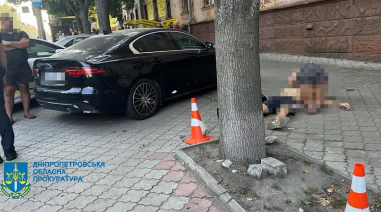 В Дніпрі поліцейський застрелив чоловіка: що відомо про подію і що загрожує патрульному