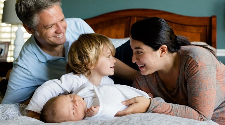 Батьки з двома дітьми, працівники на півставки — хто може отримати податкову соціальну пільгу у 2019