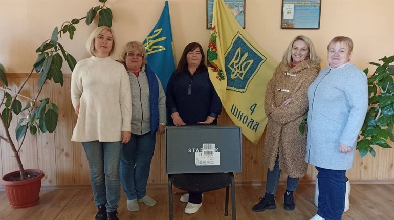 Фастівські майстрині навишивали на старлінк для військових