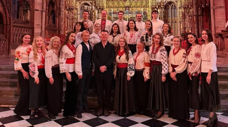 «Щедрик» у різдвяному привітанні короля Британії: у хорі Songs for Ukraine заспівала первомайчанка