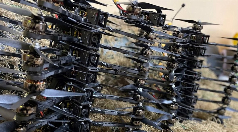 Нетішинська громада продовжує допомагати ЗСУ: на фронт відправлять 17 дронів