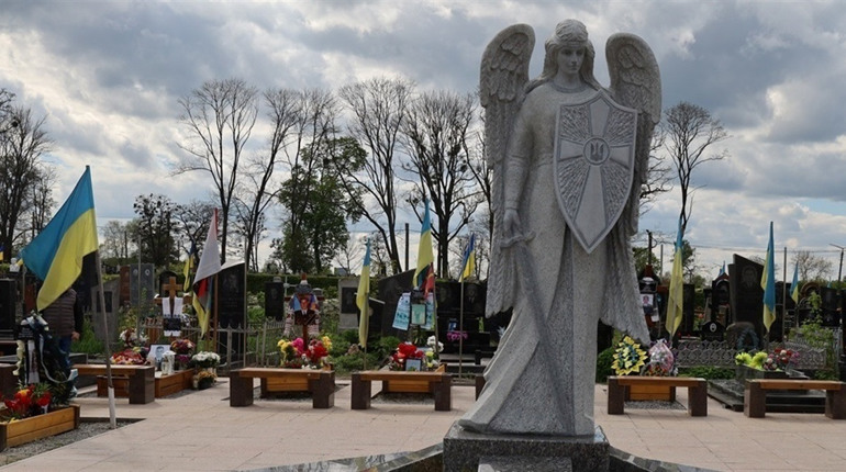 У поминальні дні у Звягелі організували додаткові автобусні маршрути: розклад