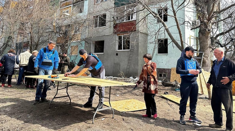 Майже 200 вибитих вікон у Шевченковому після атаки БпЛА: людям надають гуманітарну допомогу