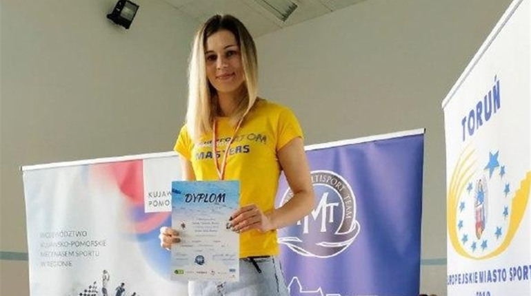 Поліцейська з Вараша виборола «золото» на міжнародних змаганнях з плавання. У неї більше 200 медалей