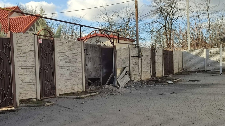 На Херсонщині російські окупанти атакували житлові квартали та критичну інфраструктуру