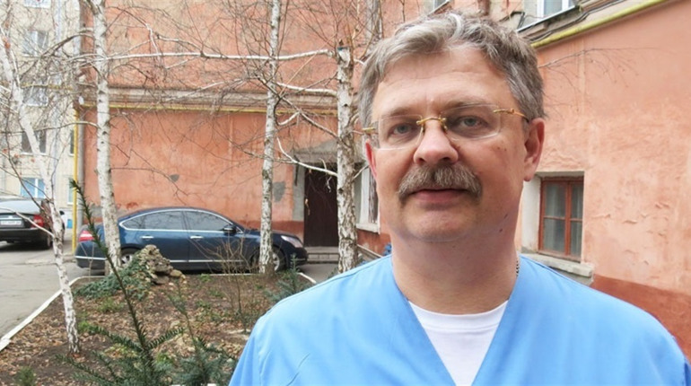 Екс-очільник відділення в херсонському пологовому Андрій Барнаш працює звичайним лікарем у Росії
