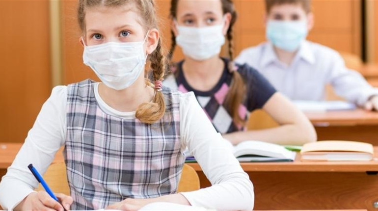 В Україні стрімкий ріст хворих на ковід, серед них багато дітей. 18 регіонів вже біля червоної зони