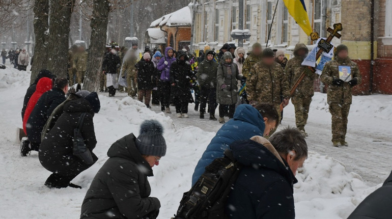 У Ніжині провели в останню путь загиблого воїна Олексія Богданова