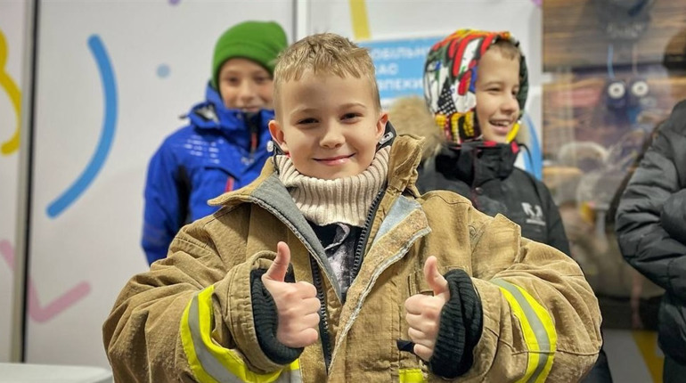 «Мобільний клас безпеки» вперше приїхав до дітей на Глухівщину. Що розповідали?