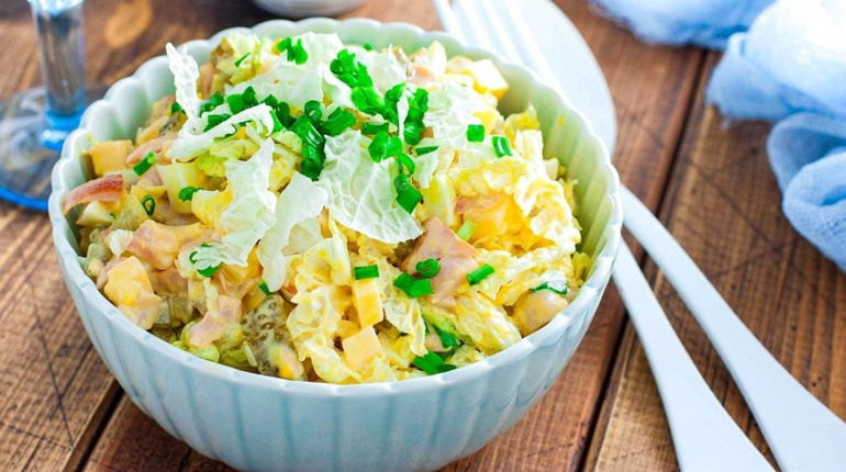 Рецепт дня: салат з пекінської капусти з куркою