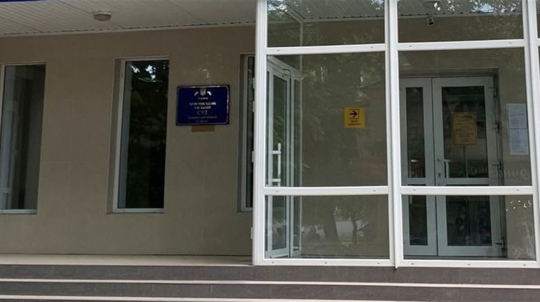 Після російського удару Херсонський міський суд повідомив про зміни в роботі