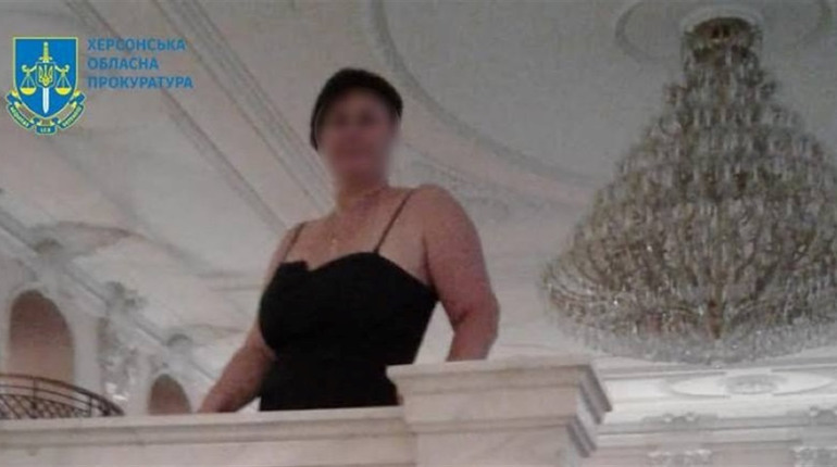 Судитимуть учасницю псевдореферендуму на Херсонщині: ходила по будинкам з озброєними окупантами