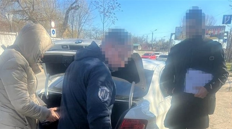 Правоохоронці Одещини викривали наркоділків та забирали у них гроші. Тепер судитимуть їх