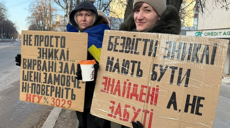 «Полон вбиває. Не мовчи»: мороз не зупинив тих, хто чекає. У Первомайську відбулася чергова акція