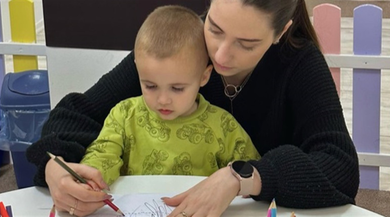 Більше не потрібно носити дітей в укриття на руках, переселенка відкрила підземний центр розвитку