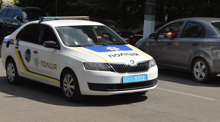 Шахраї ошукали переяславця, а житель села поскаржився на "швидку": хроніка поліції вихідних