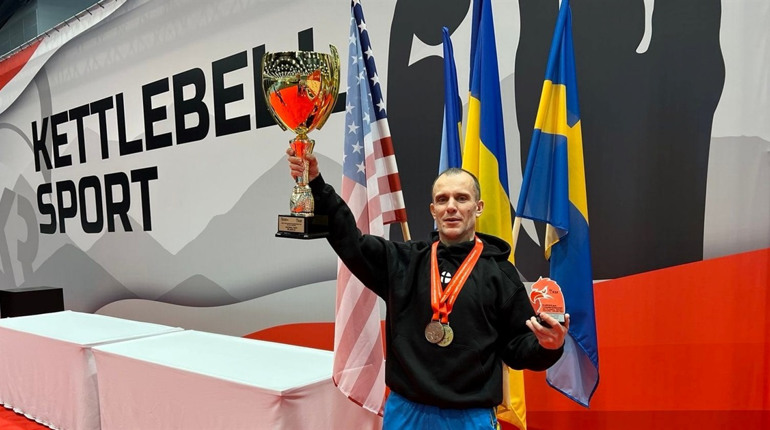 Від швабри до чемпіонських медалей: історія Євгена Нескреби, гирьовика з Волновахи