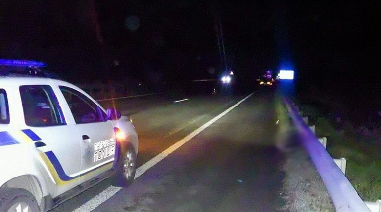 Вантажівка збила пішохода на Звягельщині – 27-річний чоловік загинув на місці