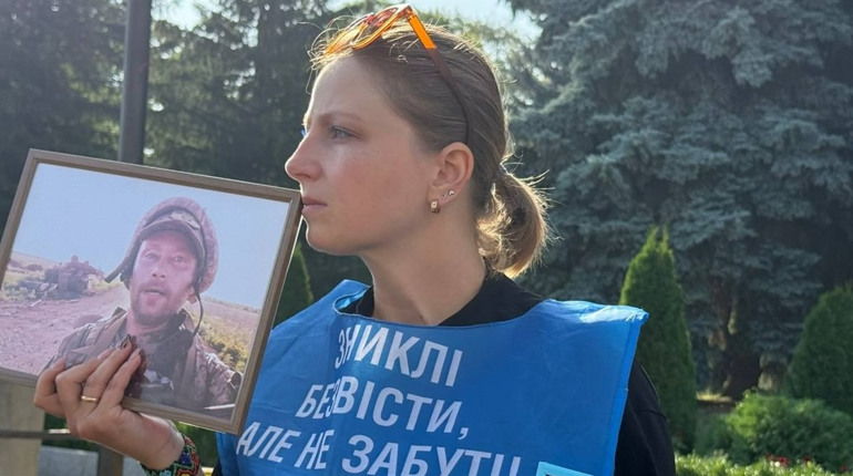 Первомайськ вкотре нагадав про полонених та безвісти зниклих: автопробіг і акція підтримки