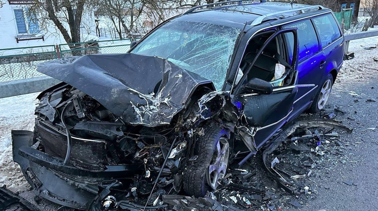 Аварія в Сарненському районі: водій виїхав на зустрічну смугу й потрапив у реанімацію
