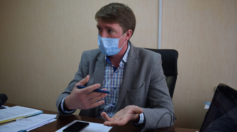 Ремонт доріг, безпечне місто та стерилізація собак: перша пресконференція начальника управління ЖКГ