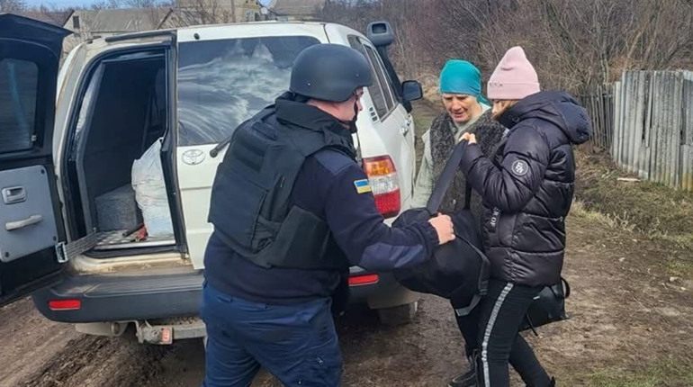 На Куп’янщині рятувальники евакуювали молоду жінку з прифронтового села