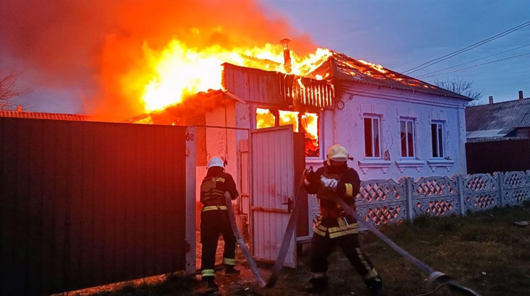 У Глухові вщент згорів житловий будинок. Як допомогти постраждалій родині