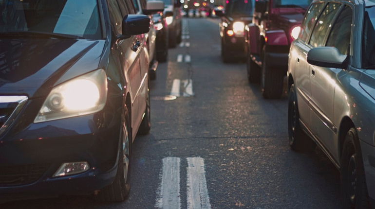 У Сватовому перекриють вулиці для проїзду автотранспорту. Коли, скільки і які дороги будуть закриті