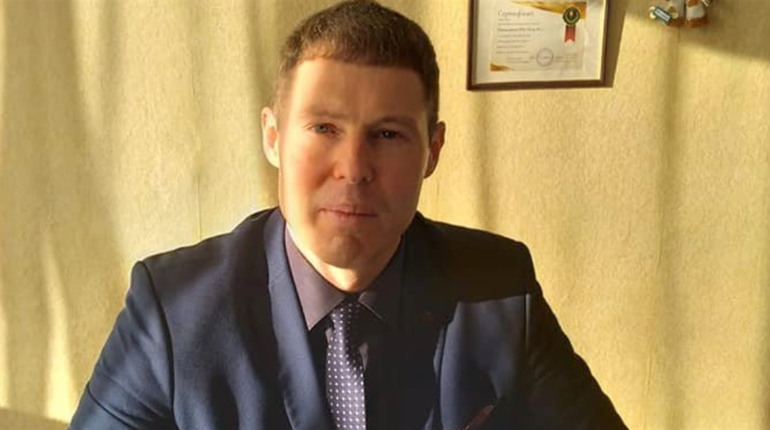 Окупаційний «начальник відділу освіти» Нової Каховки колаборант Рєзніков засуджений заочно