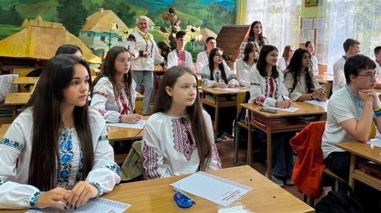 Всеукраїнський радіодиктант єдності: коли писатимемо, хто напише і прочитає текст