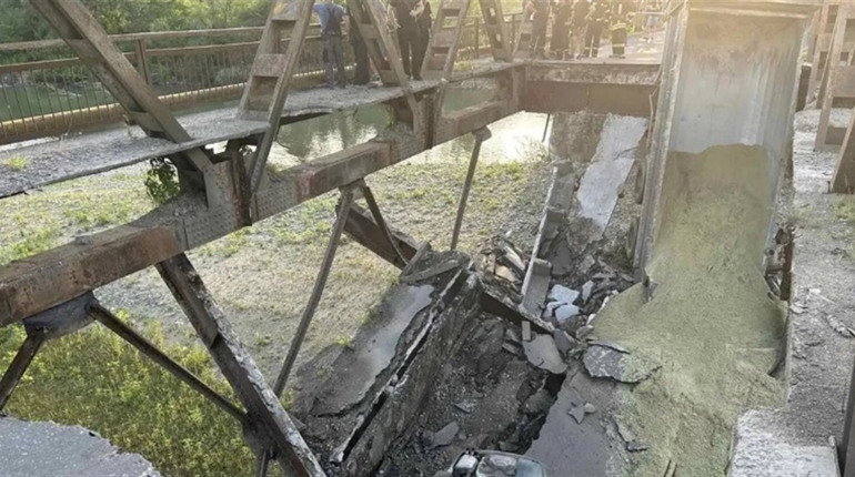 Окупанти в логістичному тупику: обвалився стратегічний міст до Криму (фото)
