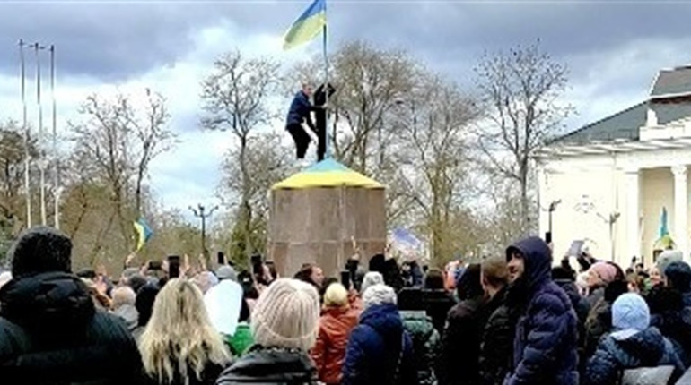 Два роки тому в Новій Каховці відбувся антиросійський мітинг