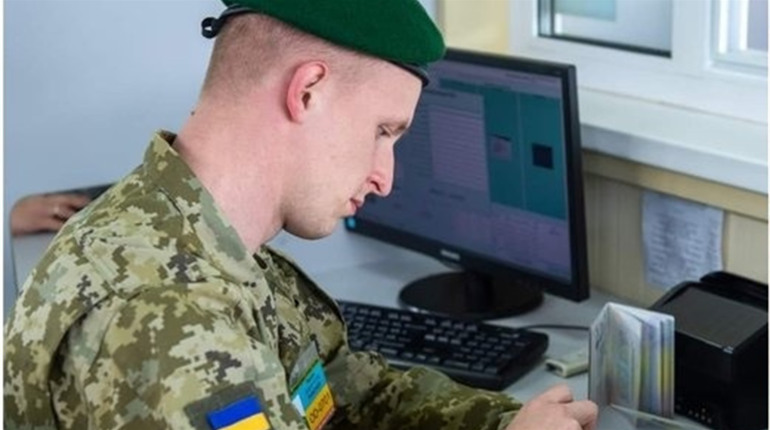 У пункті "Маяки-Паланка-Удобне" не впустили акторку, яка озвучувала Фіксиків: незаконно була в Криму