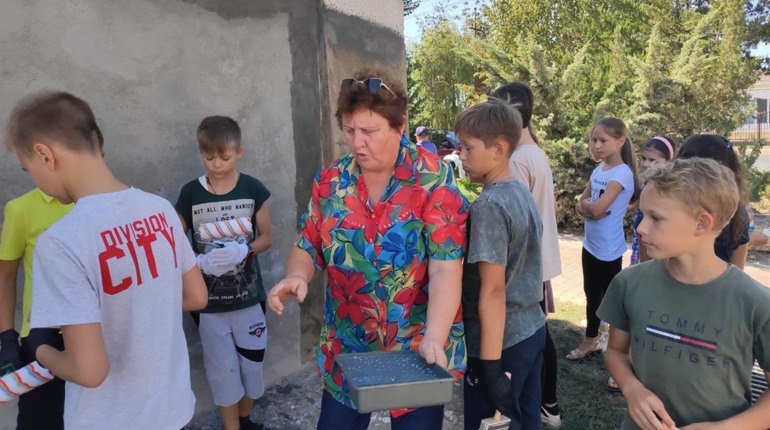 В Біляївці діти готують стіну під майбутній мурал: його створять напередодні Дня міста