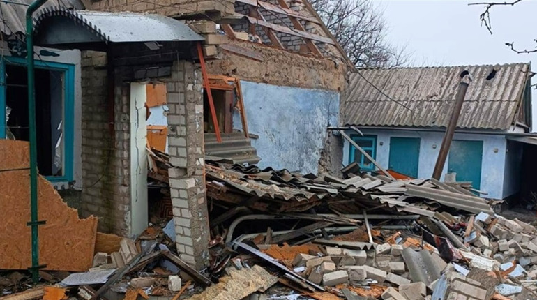На Херсонщині через ворожі обстріли пошкоджена багатоповерхівка та приватні будинки
