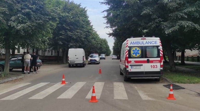 На вул. Депутатській на переході сталась друга аварія за тиждень. Постраждала жінка