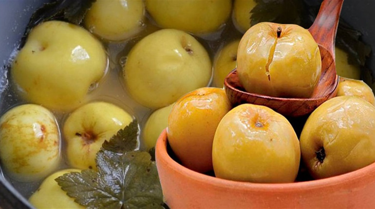 Мочені яблука в банках на зиму