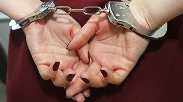 Шосткинка в стані алкогольного сп'яніння вдарила тричі ножем свого співмешканця