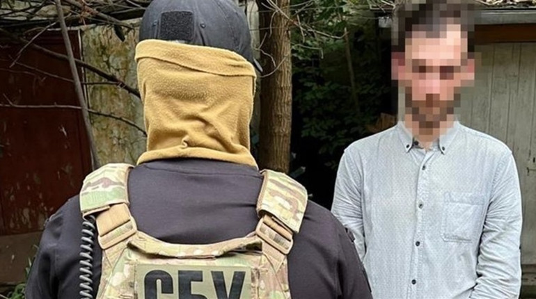 В Одесі затримали двох чоловіків за підпал автомобіля військового на замовлення спецслужб рф