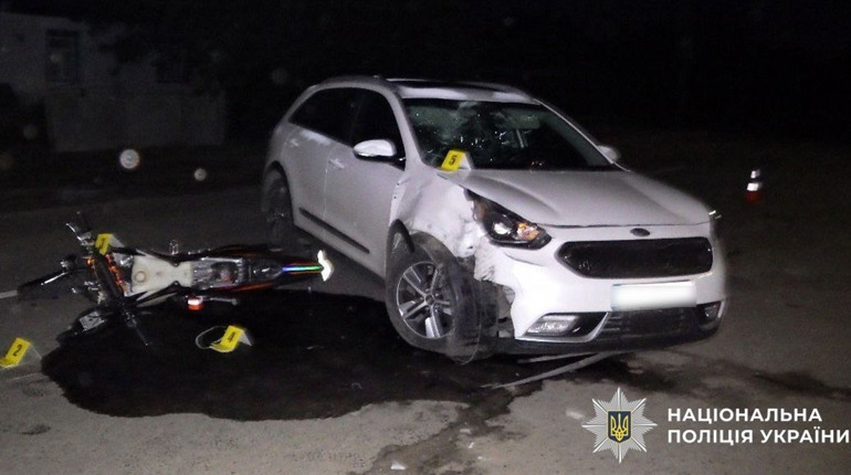 У Сарнах водійка зіткнулася з неповнолітнім за кермом мотоцикла: що відомо