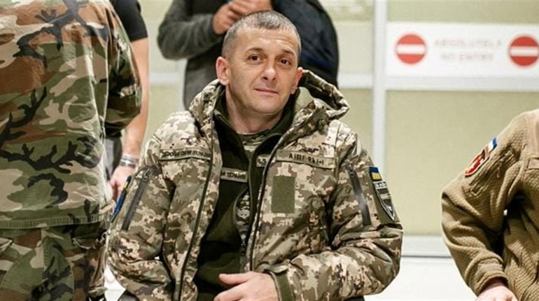 Два мільйони для побратима. «Азовець» Михайло Діанов передав кошти на протезування Романа Григоряна