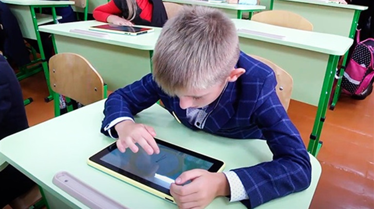Володимирецький колегіум бере участь в експерименті «Електронний підручник»