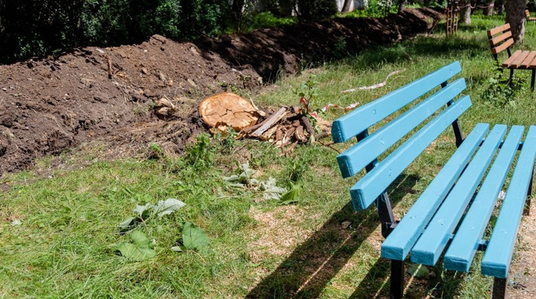 ОСББ в Южному чекають на відновлення двору, а комунальники відклали роботи