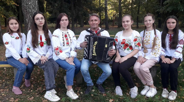 Вокальний ансамбль з Глухівщини переміг на міжнародному фестивалі з авторською піснею