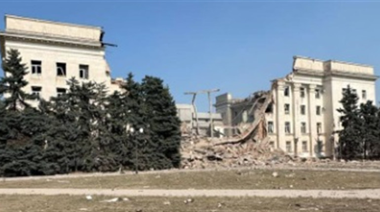 Окупанти другим за день ударом знищили будівлю Херсонської ОВА