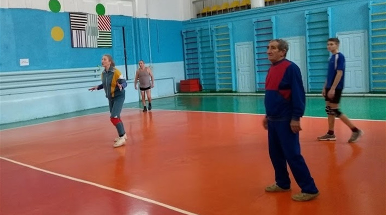 Найстарший гравець Первомайської волейбольної команди ветеранів відзначив 85-річчя